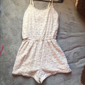 Mossimo Light Cream Lace Eomper size M